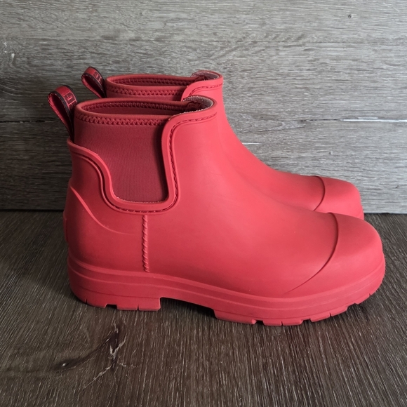 UGG Shoes - UGG Women's Red Droplet Lug-Sole Waterproof Rain Boots - 7 - Red